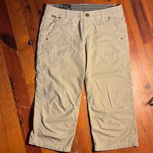 Tan women’s Kühl capris. Size 8.